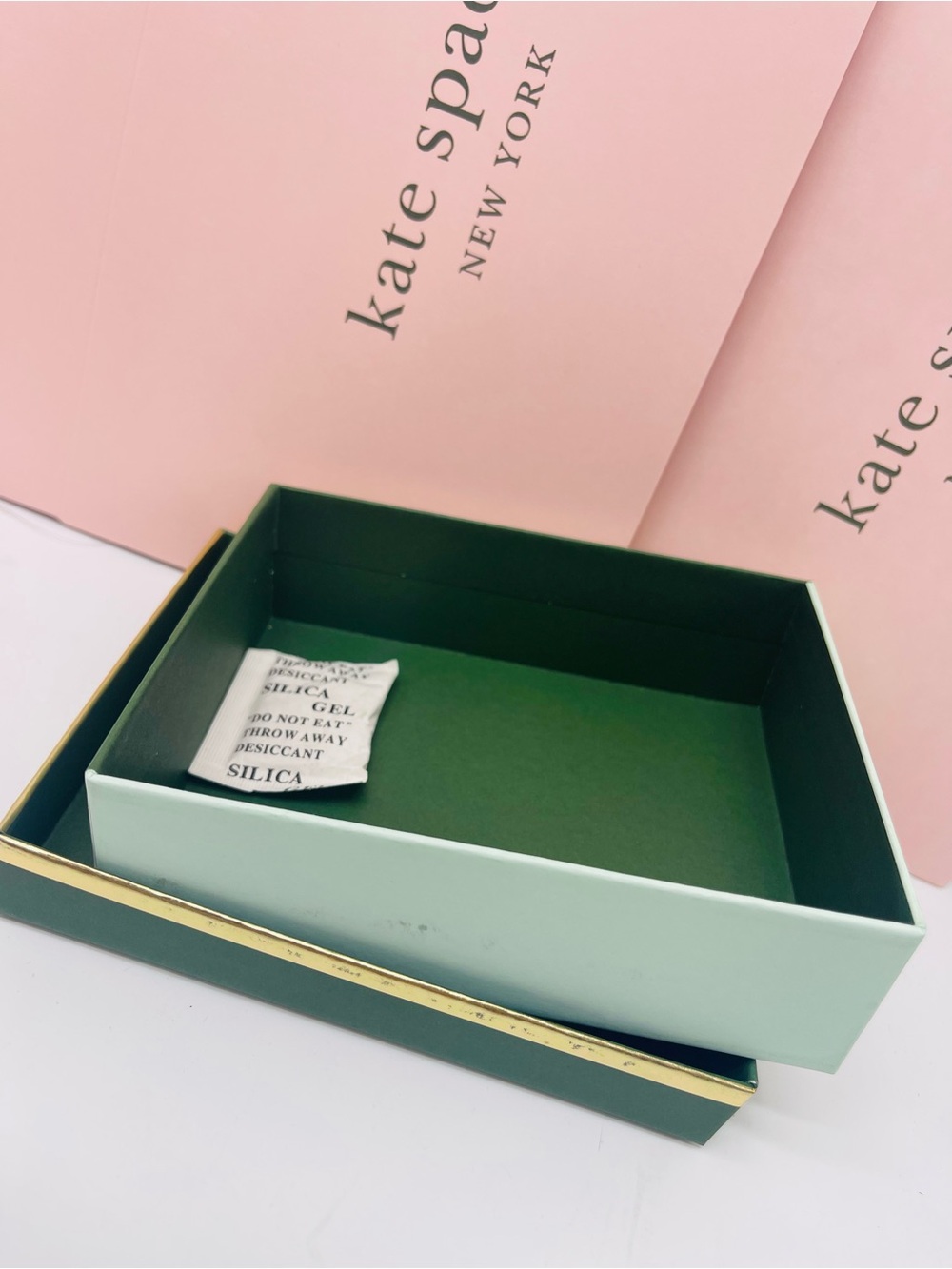 Kate Spade New York Empty Gift Box Green Pink Logo Box” Packaging
New - Picture 9 of 16